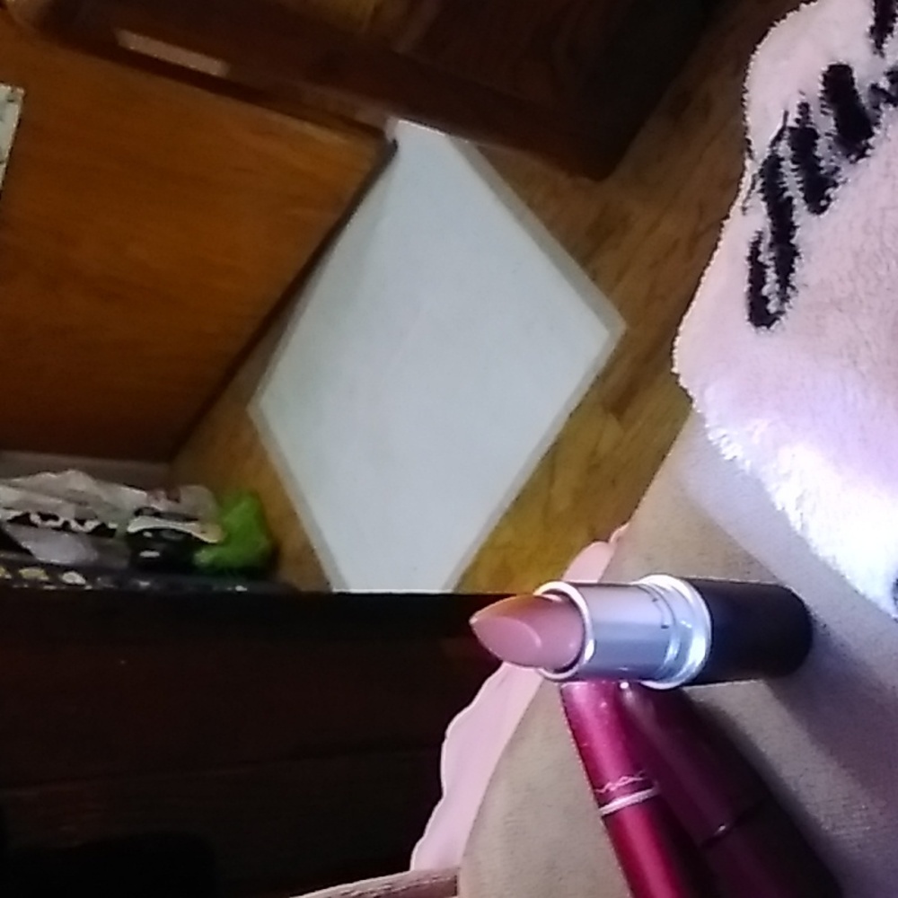 COPY - Mac bundle matte lipsticks some new with tags some new with out,never sw⦠- Picture 15 of 16